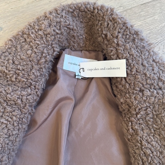 Cupcakes and Cashmere size small teddy bear coat - Picture 2 of 2